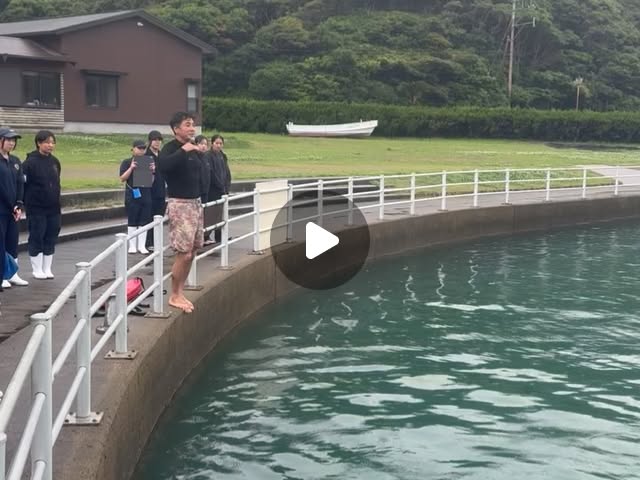 今日は休園させていただきまして、お客様が安心してイルカパークをご利用頂けるよう、スタッフ全員で救命救急、レスキュー訓練を行いました。